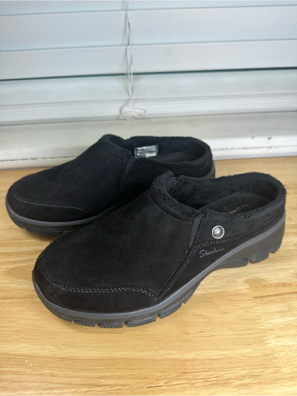 Skechers Black Suede Slip-On Clog Mules with Plush Lining relaxing memory foam
